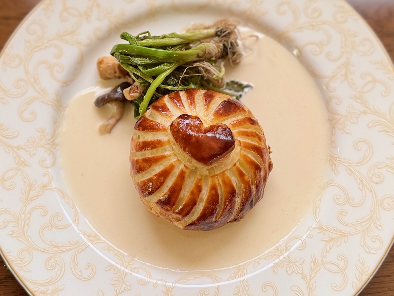 白身魚とスモークサーモンのパイ包み焼き