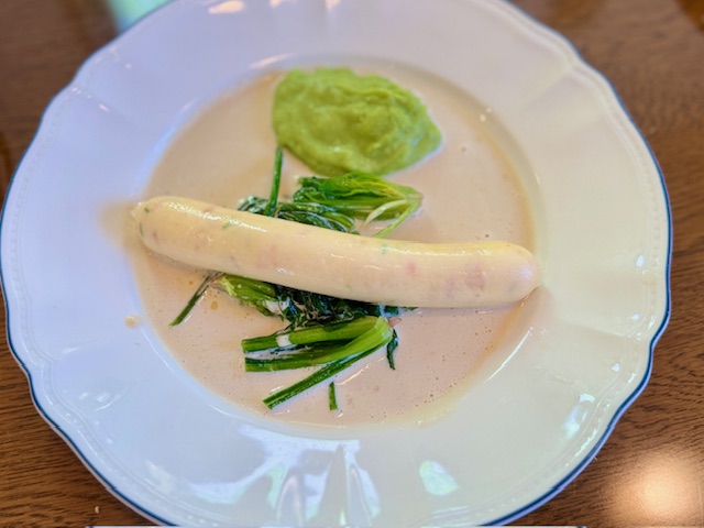 鮮魚を使った白いソーセージ